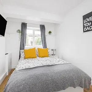 Guest house Verv Stratford, London