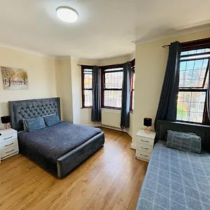 Guest house Desire, London